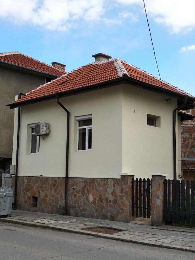Къща За Гости Ирис Kyustendil Exterior photo
