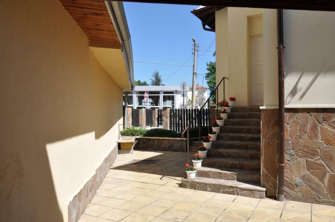 Къща За Гости Ирис Kyustendil Exterior photo