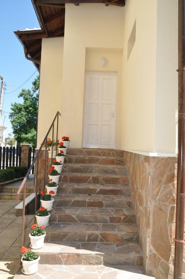 Къща За Гости Ирис Kyustendil Exterior photo